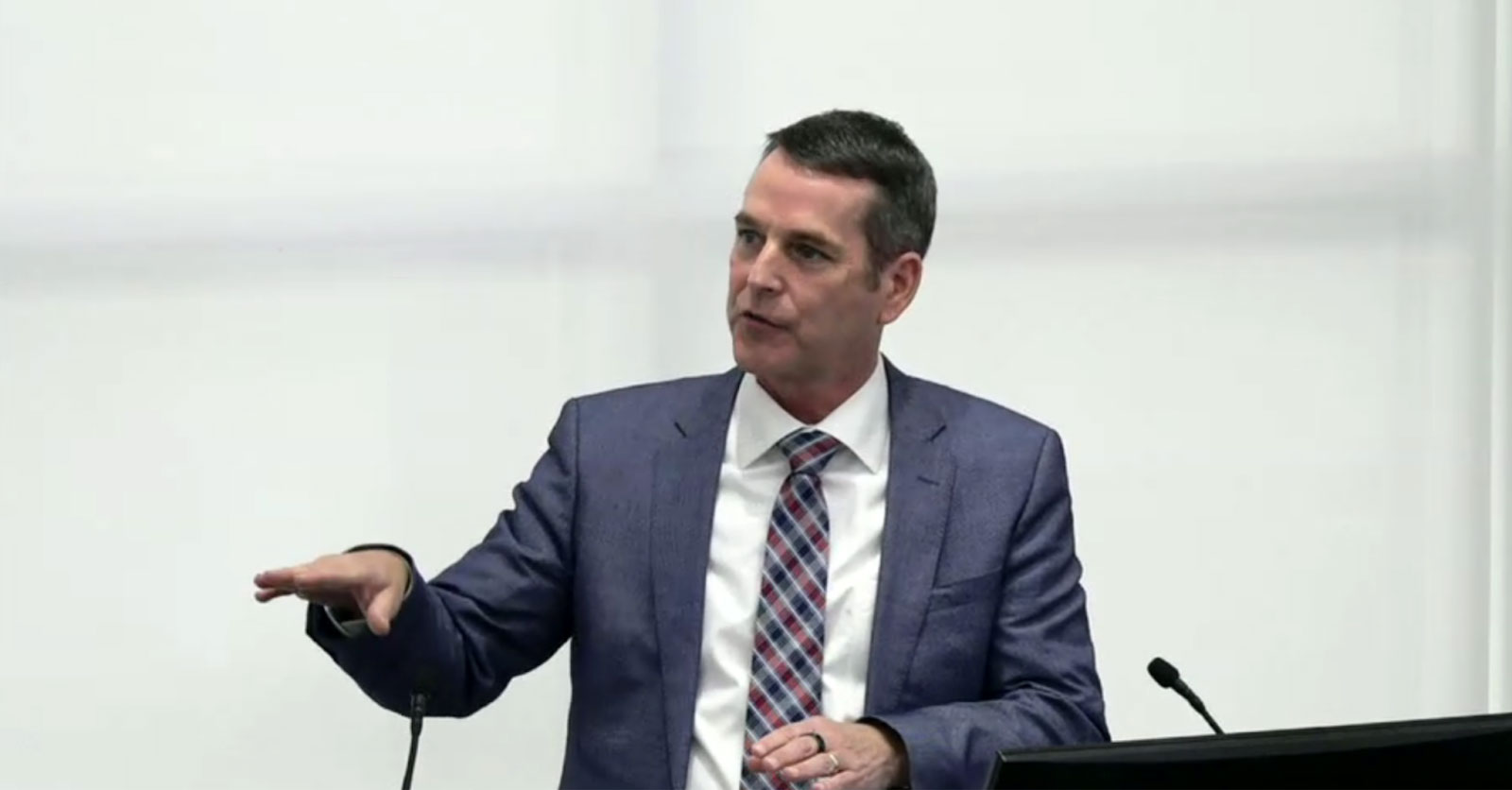 Dr. Gary Miller presenting the keynote address.