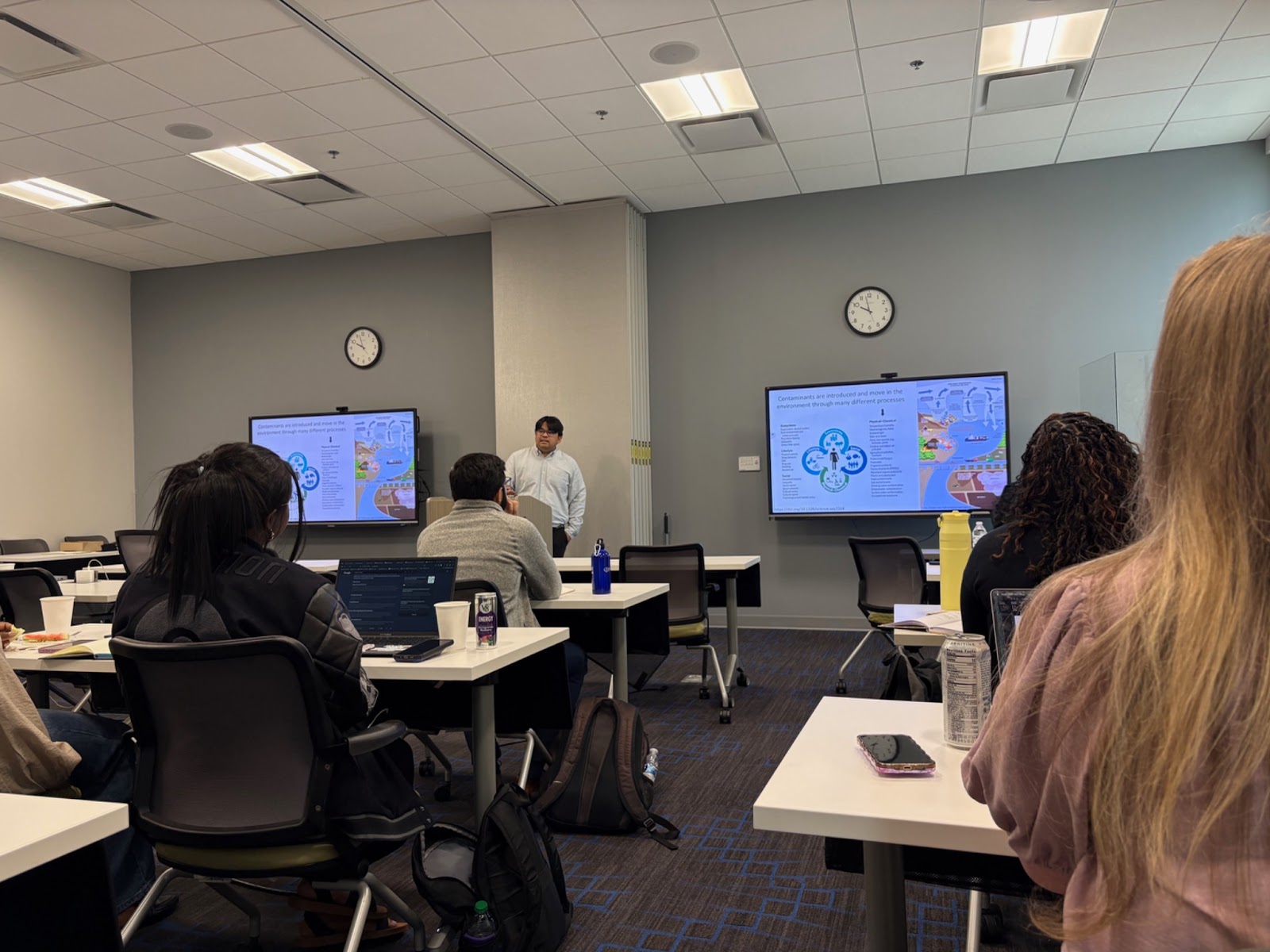 Dr. Randolph Singh leading the “Leveraging high resolution mass spectrometry based exposomics for identifying chemical contaminants in environmental samples and human studies” lecture.