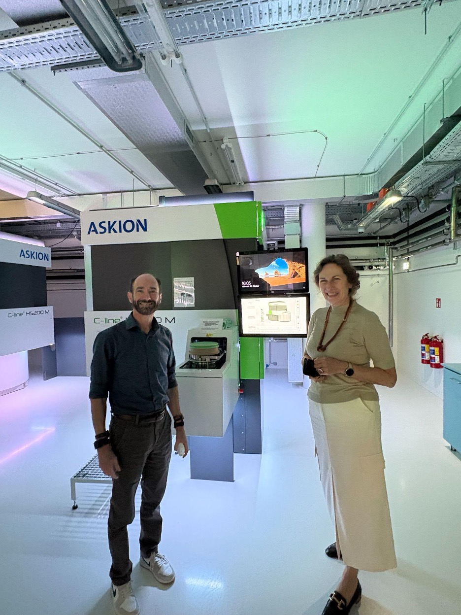 Dr. Klanova giving Dr. Snyder a tour of the Masaryk University Biobanking Facility, which houses the largest sample set in the Czech Republic.