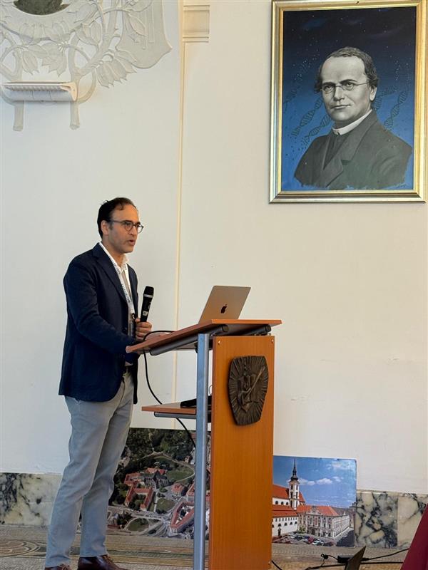 Dr. Chirag Patel presenting about how exposomics can advance G x E research during key framing presentations.